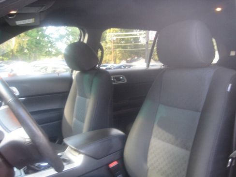 Used 2015 Ford Explorer XLT image 10