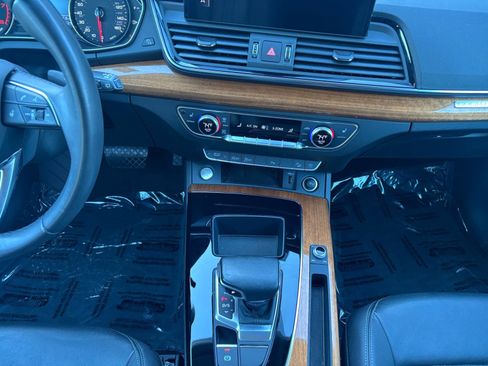 Used 2021 Audi Q5 Premium w/ Convenience Package image 11