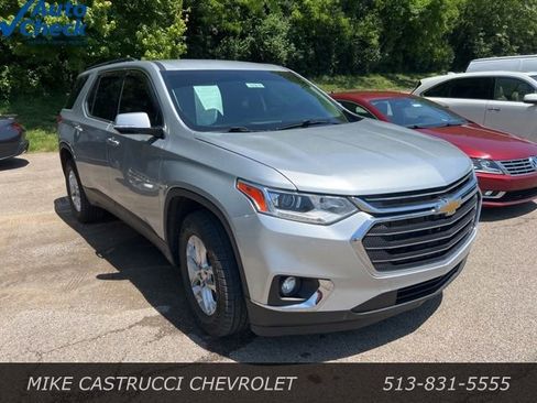 Used 2020 Chevrolet Traverse LT FWD image 2