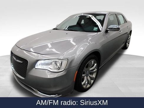 Used 2018 Chrysler 300 Limited image 5
