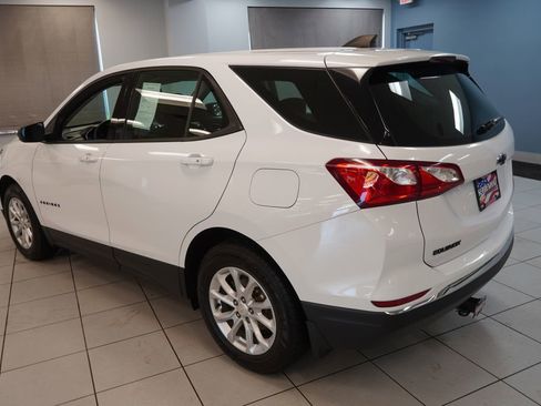 Used 2018 Chevrolet Equinox LS w/ LPO, Blackout Package FWD image 11