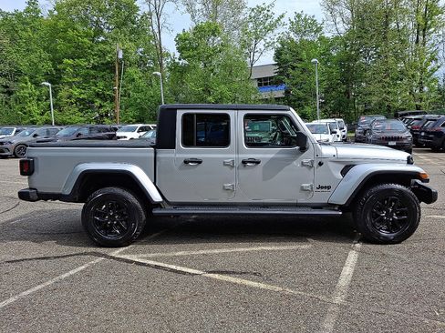 Used 2023 Jeep Gladiator Sport AWD/4WD image 8