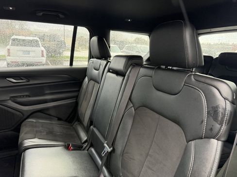 Used 2024 Jeep Grand Cherokee L Laredo image 30