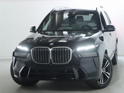 Certified 2025 BMW X7 xDrive40i w/ M Sport Package image 3