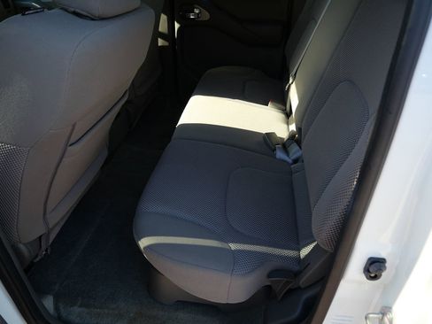 Used 2018 Nissan Frontier SV w/ Value Truck Package AWD/4WD image 19