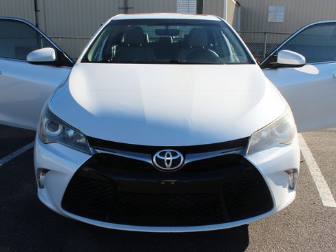Used 2017 Toyota Camry SE w/ Moonroof Package image 17