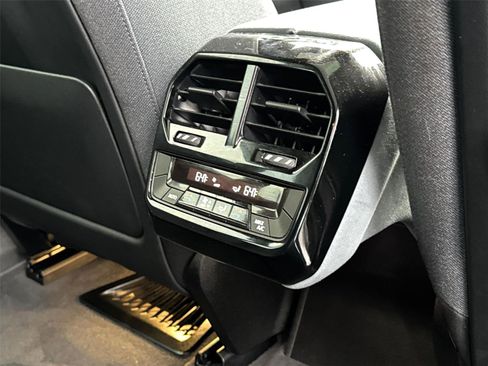 Used 2022 BMW iX xDrive50 w/ Dynamic Handling Package image 21