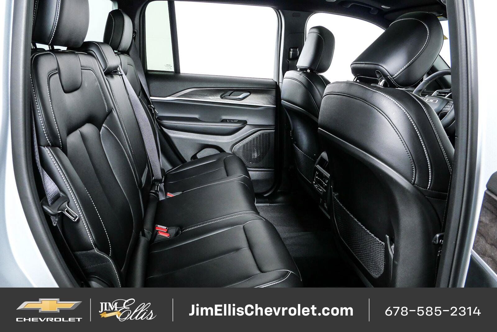 Used 2025 Jeep Grand Cherokee Limited w/ Black Appearance Package RWD image 22