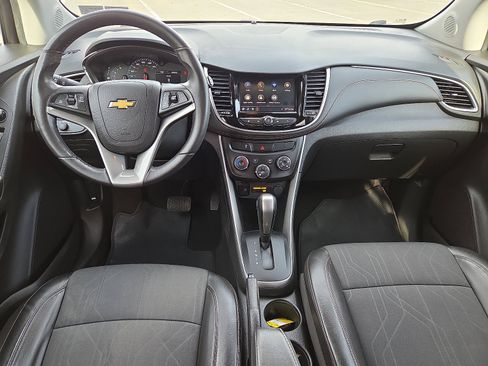 Used 2022 Chevrolet Trax LT w/ LT Convenience Package image 23