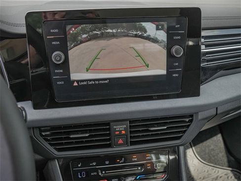 Certified 2025 Volkswagen Jetta SE image 12