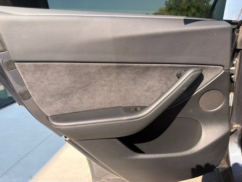 Used 2022 Tesla Model Y Performance AWD/4WD image 18