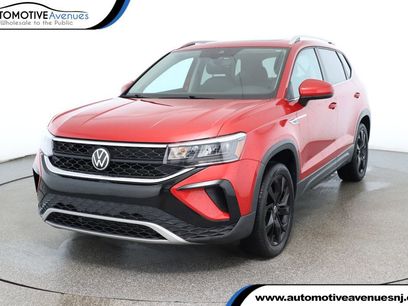 Used 2022 Volkswagen Taos SE w/ Panoramic Sunroof Package