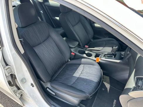 Used 2016 Nissan Sentra SV w/ Style Package FWD image 11