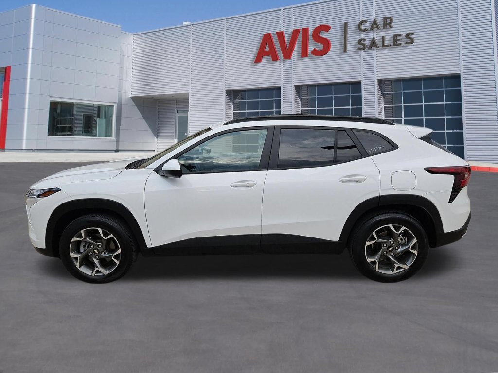 Used 2025 Chevrolet Trax LT w/ LT Convenience Package FWD image 10