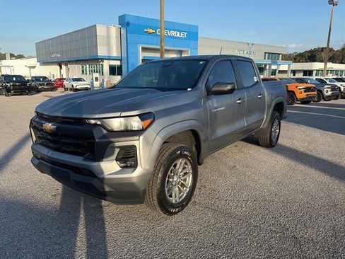 Used 2023 Chevrolet Colorado LT w/ LT Convenience Package II image 3