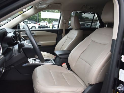 Used 2023 Ford Explorer Limited AWD/4WD image 16