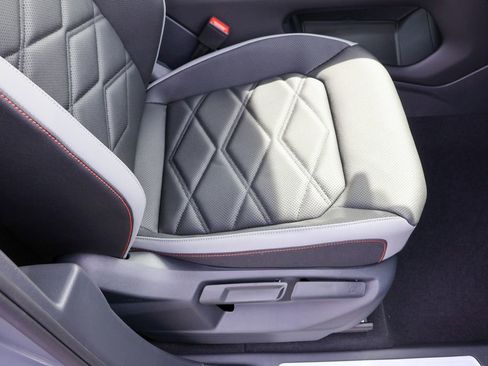 New 2025 Volkswagen Atlas Peak Edition SE image 44