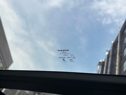 Certified 2025 Volvo XC40 B5 Plus image 38