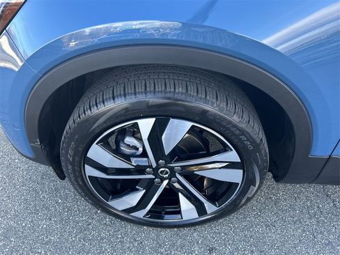 Certified 2024 Volvo XC40 B5 Plus w/ Protection Package Premier image 10