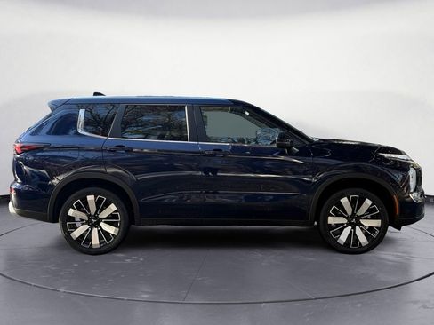 New 2026 Mitsubishi Outlander SE image 6