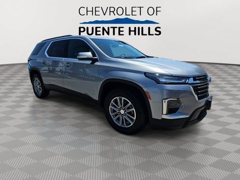 Used 2023 Chevrolet Traverse LT FWD image 2