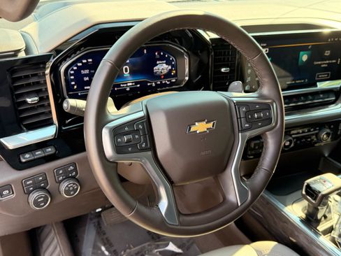 Used 2025 Chevrolet Silverado 1500 LTZ w/ LTZ Premium Package AWD/4WD image 17