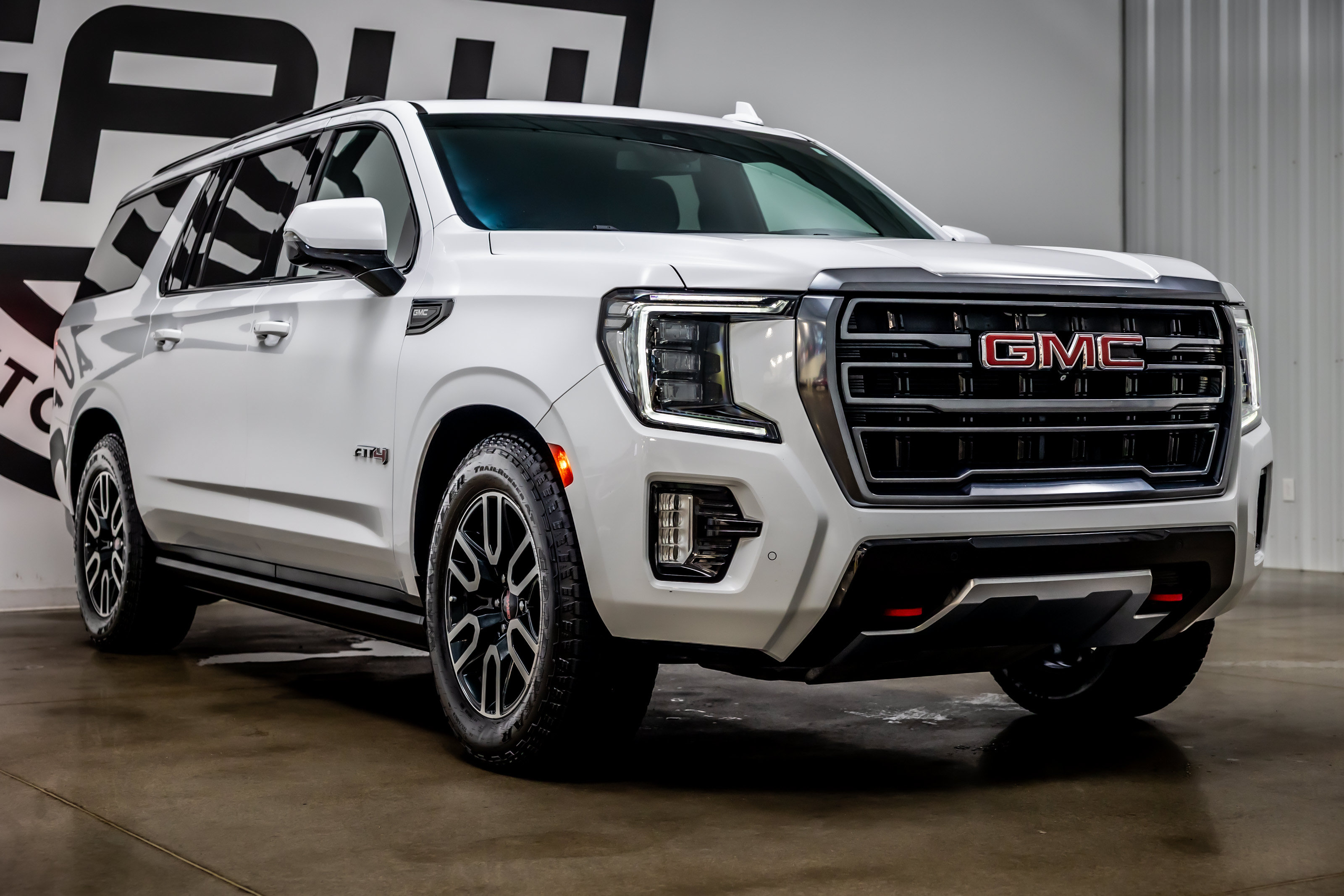 Used 2023 GMC Yukon XL AT4 w/ AT4 Premium Plus Package AWD/4WD image 30