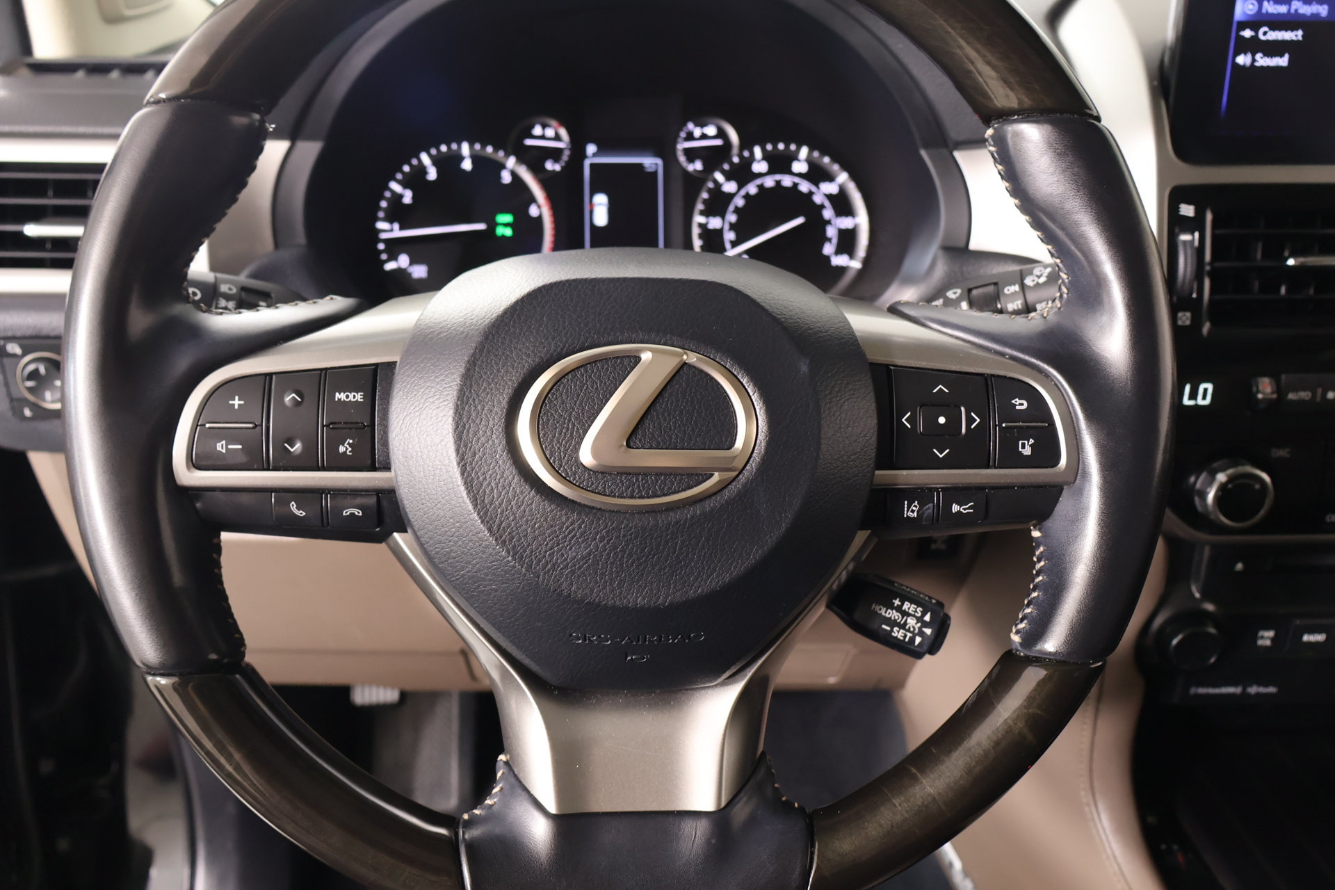Used 2023 Lexus GX 460 Luxury w/ Accessory Package AWD/4WD image 3