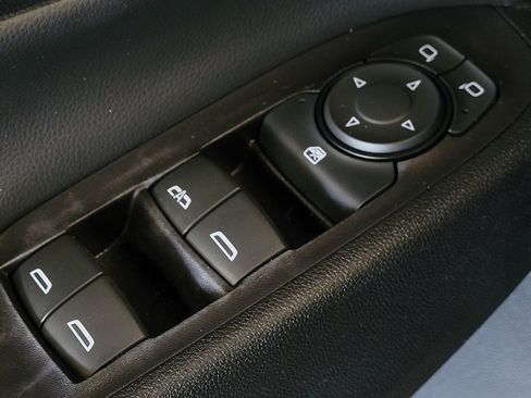 Used 2018 Chevrolet Equinox LT FWD image 27