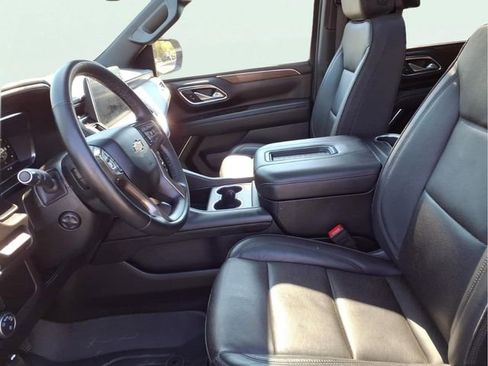 Used 2024 Chevrolet Suburban High Country AWD/4WD image 5