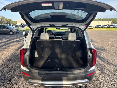 Used 2022 Kia Telluride EX w/ EX Premium Package FWD image 14