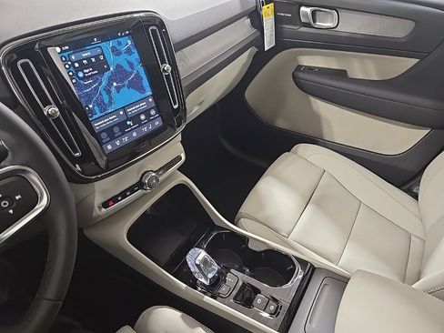 New 2026 Volvo XC40 B5 Ultra w/ Climate Package image 13