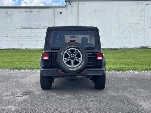 Used 2021 Jeep Wrangler Unlimited Sahara AWD/4WD image 4