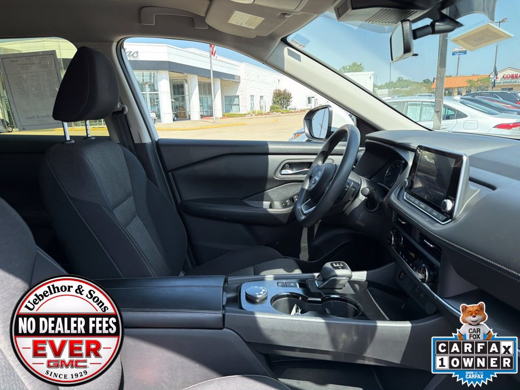 Used 2024 Nissan Rogue SV AWD/4WD image 2