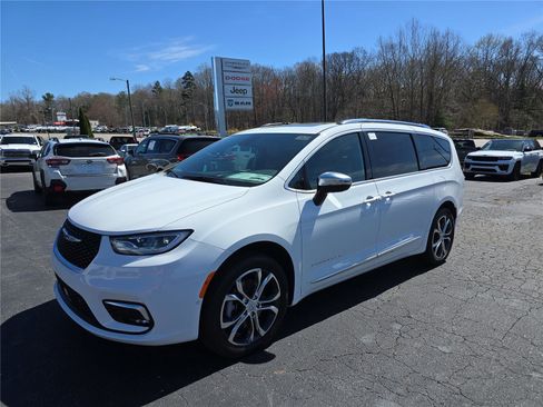 New 2026 Chrysler Pacifica Pinnacle image 8