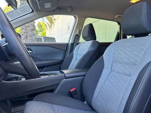 Used 2023 Nissan Rogue SV FWD image 21