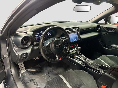 Used 2023 Toyota GR86 Premium image 9