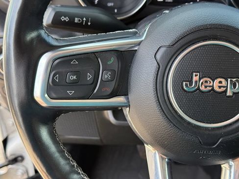 Used 2022 Jeep Wrangler Unlimited Sahara w/ Cold Weather Group AWD/4WD image 17