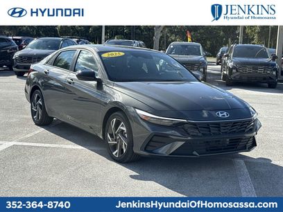 Used 2025 Hyundai Elantra SEL w/ Cargo Package