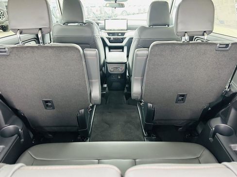 New 2026 Ford Explorer Active w/ Active Comfort Package image 32