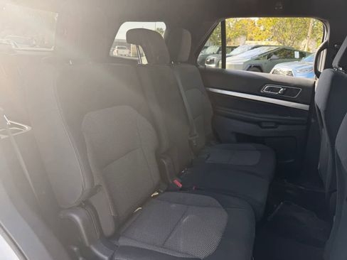 Used 2018 Ford Explorer XLT w/ Equipment Group 201A AWD/4WD image 12
