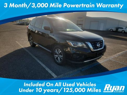 Used 2017 Nissan Pathfinder S image 1