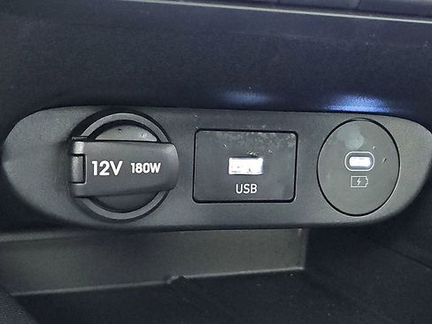 Used 2025 Hyundai Elantra Limited image 25