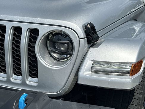 Used 2023 Jeep Wrangler Unlimited Sahara AWD/4WD image 11