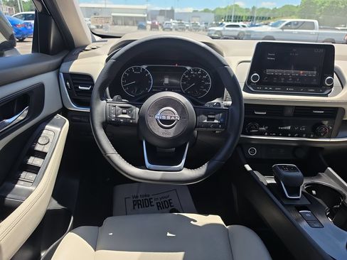 Used 2023 Nissan Rogue SV w/ SV Premium B Package AWD/4WD image 19