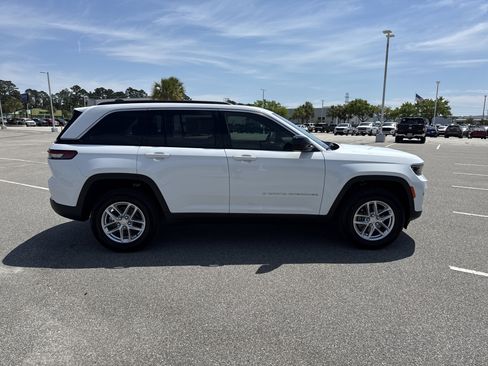 Used 2025 Jeep Grand Cherokee Laredo X image 10