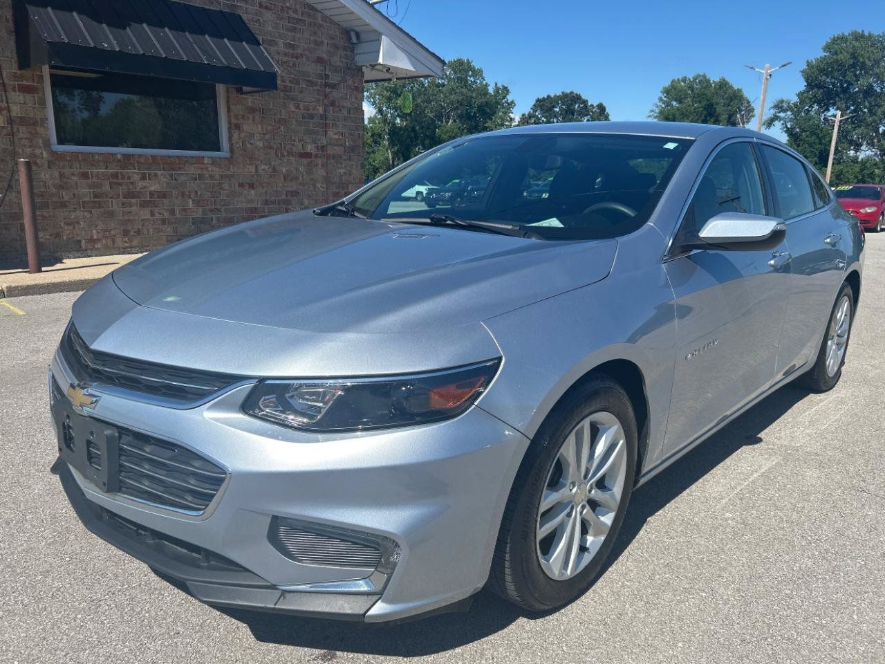Used 2017 Chevrolet Malibu LT FWD image 1