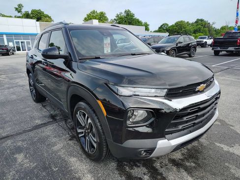 Used 2023 Chevrolet TrailBlazer LT FWD image 3