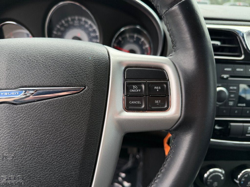 Used 2014 Chrysler 200 Touring FWD image 17
