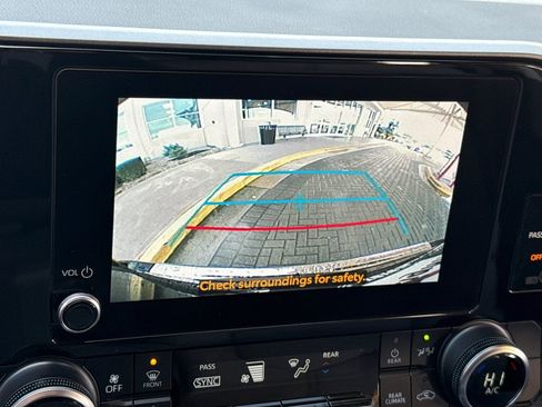 Certified 2024 Toyota Highlander LE image 23